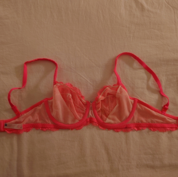 Flaws! NWOT Body by Victoria's Secret Unlined Underwire 32DD Bra + M Cheeky Set - Picture 4 of 12